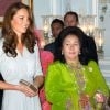 Le prince William et la duchesse Catherine étaient reçus par le premier ministre Dato' Sri Mohd Najib bin Tun Abdul Razak et sa femme Datin Seri Rosmah Mansor à Kuala Lumpur pour un déjeuner officiel où les attendait un grand buffet de fruits exotiques le 13 septembre 2012