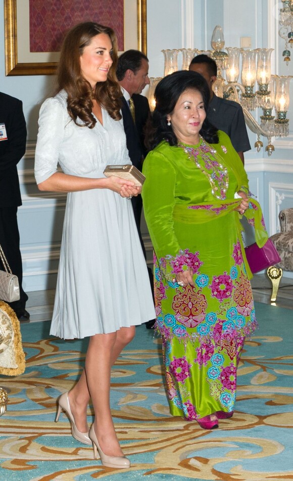 Le prince William et la duchesse Catherine étaient reçus par le premier ministre Dato' Sri Mohd Najib bin Tun Abdul Razak et sa femme Datin Seri Rosmah Mansor à Kuala Lumpur pour un déjeuner officiel où les attendait un grand buffet de fruits exotiques le 13 septembre 2012
