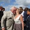 Charlène, la fille de Thierry, est ravie au mariage de son papa avec Annie. 15 septembre 2012
