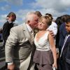 Charlène, la fille de Thierry, assiste avec bonheur au mariage de son papa avec Annie. 15 septembre 2012