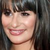 Lea Michele, radieuse en rouge lors des Emmy 2011