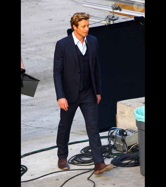 Simon Baker sur le tournage de Mentalist, à Los Angeles, le 18 septembre 2012