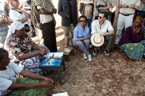 Le prince Joachim de Danemark en visite en Tanzanie avec CARE le 1er septembre 2012.