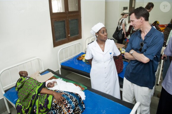 Le prince Joachim de Danemark en visite à Zanzibar le 5 septembre 2012 dans le cadre de son soutien à CARE Danemark.
