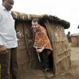 Le prince Joachim de Danemark en visite dans un village masai de Tanzanie le 3 septembre 2012.