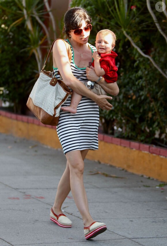 L'actrice Selma Blair et son fils, Arthur à Los Angeles - septembre 2012.