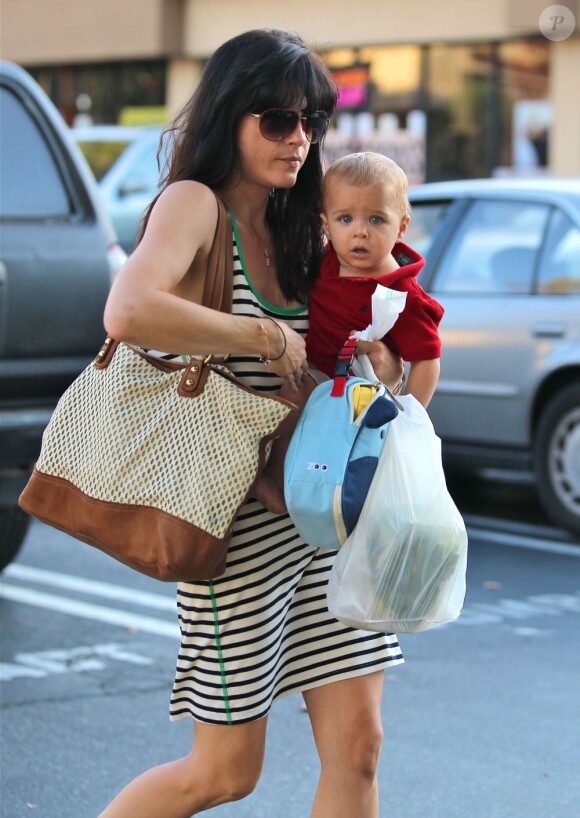L'actrice Selma Blair et son bébé, Arthur, à Los Angeles - septembre 2012.