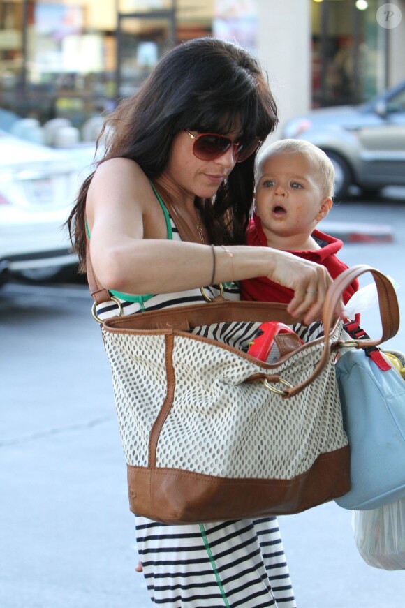L'actrice Selma Blair et son fils à Los Angeles - septembre 2012.