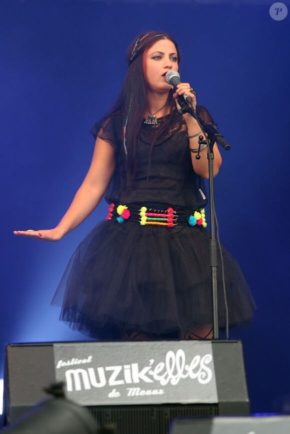 Emel Mathlouthi lors du festival Les Muzik'Elles de Meaux, le 22 septembre 2012