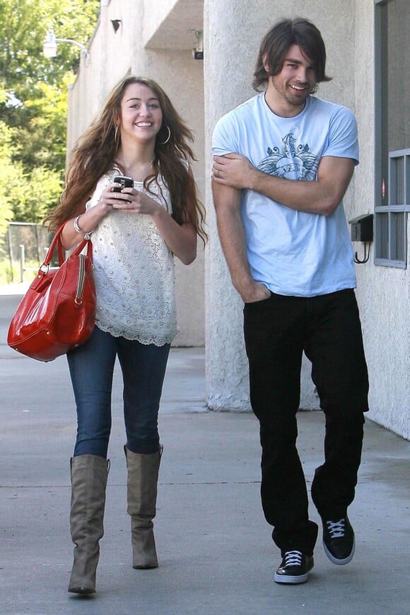 Miley Cyrus et Justin Gaston en 2008