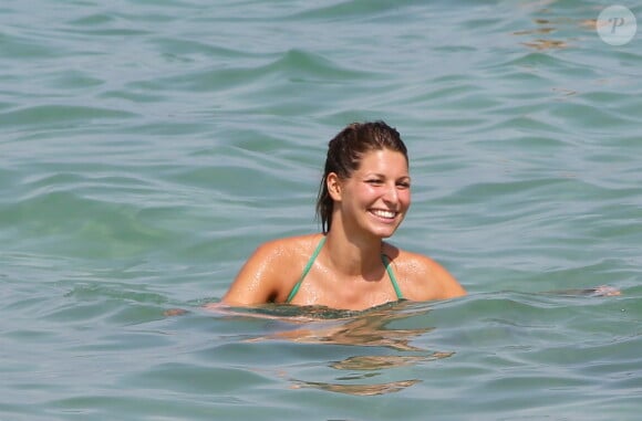 Laury Thilleman s'amuse à Saint-Tropez en août 2012