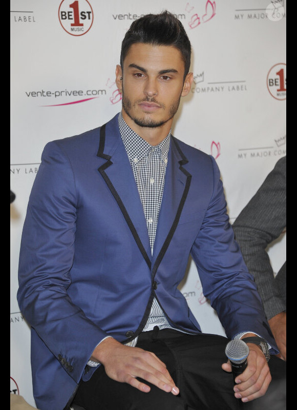 Baptiste Giabiconi à la conférence de presse du lancement de son album Oxygen, à l'hôtel Bristol à Paris, le 24 septembre 2012