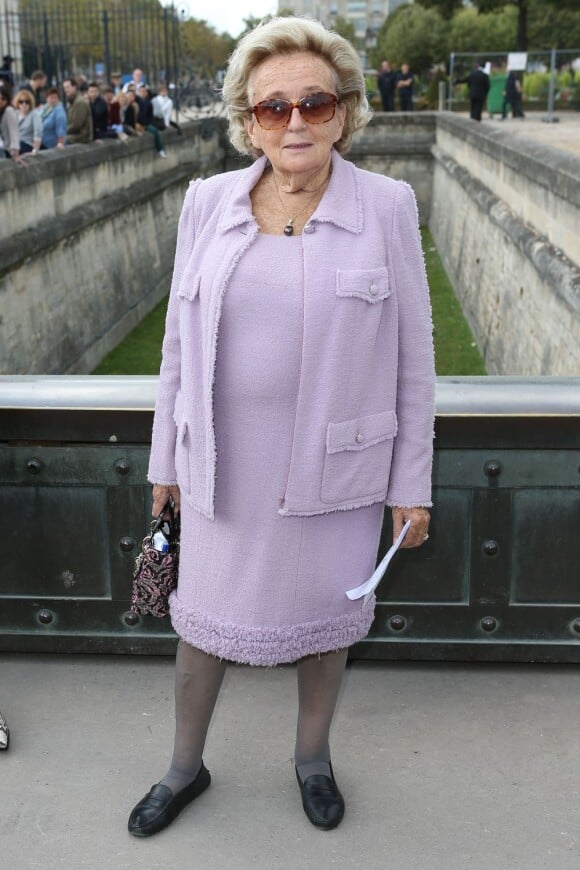 Bernadette Chirac arrive au défilé Dior à Paris le 28 septembre 2012