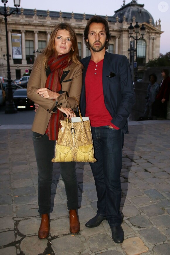 Frédéric Diefenthal et Gwendoline Hamon arrivent au Grand Palais pour le défilé Vanessa Bruno printemps-été 2013. Paris, le 28 septembre 2012.