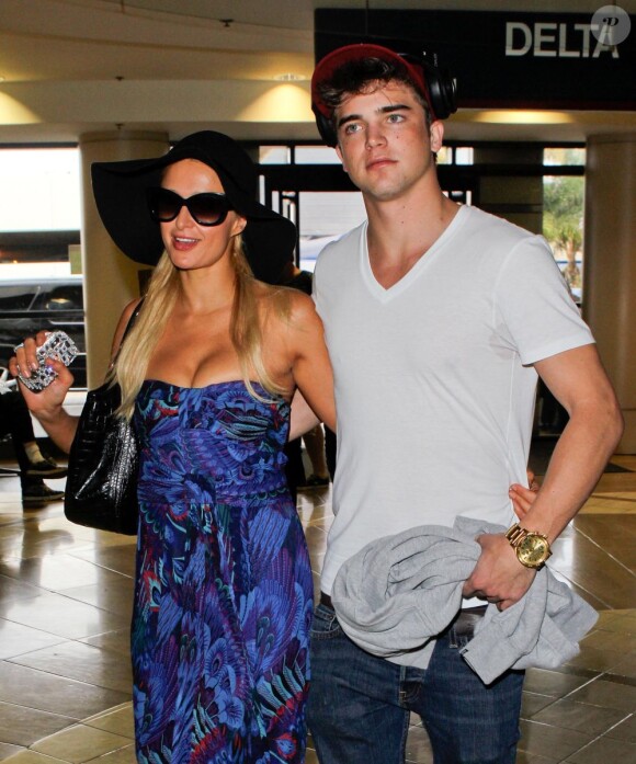 Paris Hilton et son nouveau boyfriend River Viiperi à Los Angeles, le 21 septembre 2012.