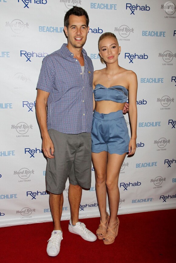 La star de Twilight Christian Serratos et Nick Hexum à Las Vegas, le 30 septembre 2012.