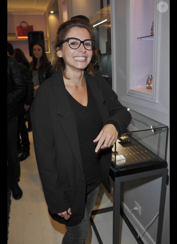 Julie Zenatti lors de l'inauguration de la nouvelle boutique Vanessa Tugendhaft à Paris, le 2 octobre 2012