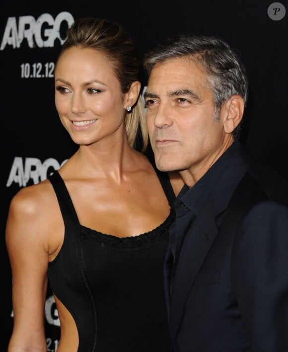 Stacy Keibler et son chéri George Clooney à la première du film Argo de Ben Affleck, le 4 octobre 2012.