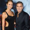 Le couple Stacy Keibler et George Clooney à la première du film Argo de Ben Affleck, le 4 octobre 2012.