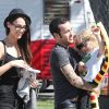 Pete Wentz, son fils Bronx et sa petite amie Meagan Camper lors d'un déjeuner au restaurant Sweet Butter à Sherman Oaks le 4 octobre 2012 à Los Angeles