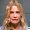 Mugshot de Daryl Hannah, arrêtée le 4 octobre 2012 et incarcérée à la prison de Wood County après avoir tenté de bloquer un chantier de construction de pipeline au Texas.