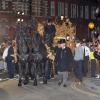 C'est à bord d'un carrosse tiré par quatre chevaux que Lady Gaga arrive au magasin Harrods où elle était venue présenter son parfum Fame, à Londres, le 7 octobre 2012.