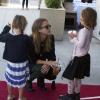 Jessica Alba, maman cool et pédagogue avec sa fille Honor et son amie. Los Angeles, le 8 octobre 2012.