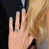 Blake Lively dévoile son alliance lors du dîner Chanel pour célébrer les 80 ans de la collection Bijoux de diamants à New York le 10 octobre 2012.