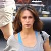 Exclusif - Jennifer Love Hewitt, fatiguée et blessée au poignet, se rend au salon de coiffure Drybar à West Hollywood. Le 9 octobre 2012.