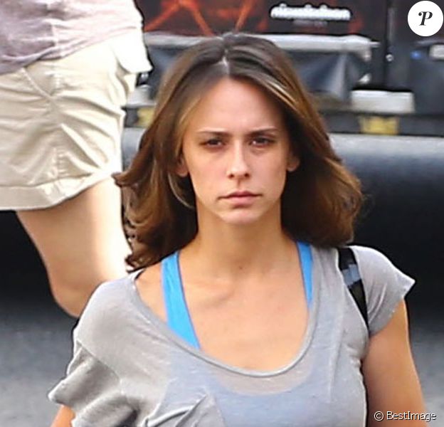 Jennifer Love Hewitt Fatiguee Et Blessee Au Poignet Apres Un Accident Purepeople