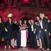 Elizabeth Hurley a illuminé l'opéra Garnier à Paris à l'occasion de la soirée Estée Lauder le 10 octobre 2012