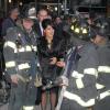 Salma Hayek rit au milieu des pompiers de la ville de New York avant son apparition dans l'émission Late Show with David Letterman le 10 octobre.
