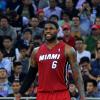 LeBron James et son équipe du Miami Heatà Pékin le 11 octobre 2012 en Chine
