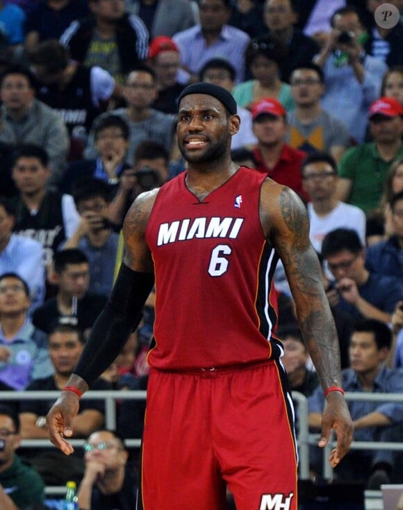 LeBron James et son équipe du Miami Heatà Pékin le 11 octobre 2012 en Chine