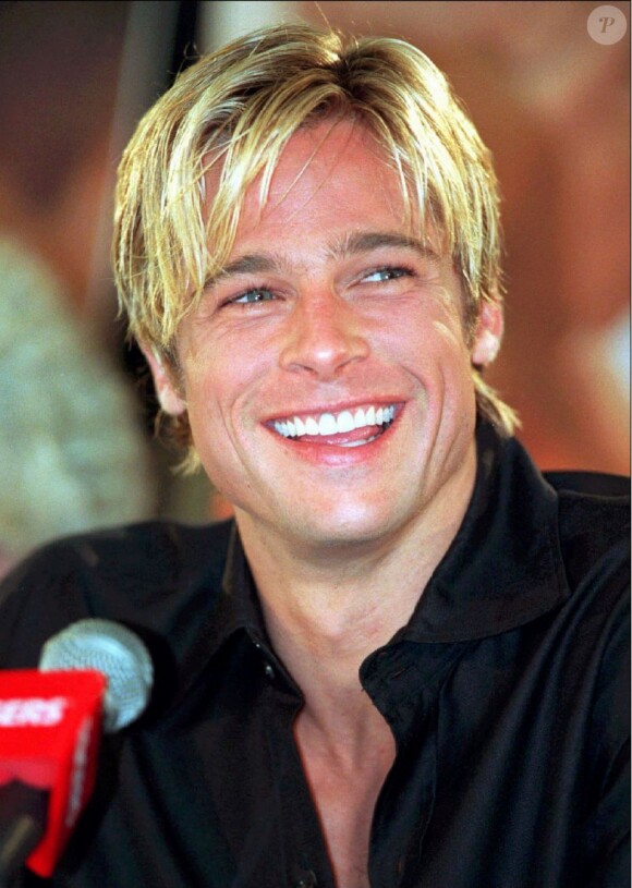 Brad Pitt, n'a peur de rien côté capillaire.
Toronto, le 13 septembre 1997. 