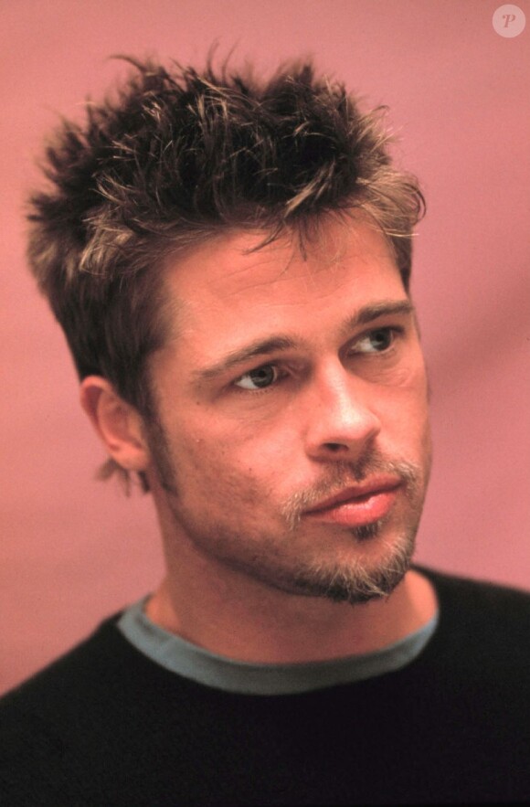 Brad Pitt, allure de bad boy. 
Le 6 juillet 2000.