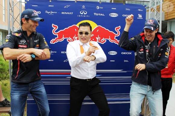 Mark Webber et Sebastian Vettel se sont mis à danser le très improbable Gangnam Style avec son non moins probable auteur, Psy à l'issue du Grand Prix de Corée à Yeongam le 14 octobre 2012 où ils ont respectivement terminé second et premier.