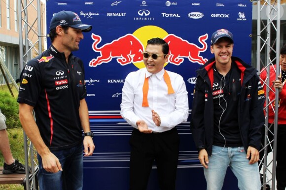 Mark Webber et Sebastian Vettel se sont mis à danser le très improbable Gangnam Style avec son non moins probable auteur, Psy à l'issue du Grand Prix de Corée à Yeongam le 14 octobre 2012 où ils ont respectivement terminé second et premier.