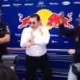 Sebastian Vettel et Mark Webber s'essaient au Gangnam Style avec le chanteur Psy, le 14 octobre 2012 à Yeongam