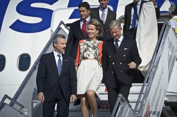 Le prince Philippe et la princesse Mathilde de Belgique à leur arrivée à l'aéroport Ataturk d'Istanbul le 15 octobre lors de leur visite officielle en Turquie, du 15 au 19 octobre 2012.