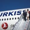 Le prince Philippe et la princesse Mathilde de Belgique à leur arrivée à l'aéroport Ataturk d'Istanbul le 15 octobre lors de leur visite officielle en Turquie, du 15 au 19 octobre 2012.