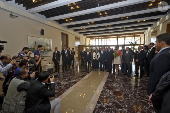 Le prince Philippe et la princesse Mathilde de Belgique à leur arrivée à l'aéroport Ataturk d'Istanbul le 15 octobre lors de leur visite officielle en Turquie, du 15 au 19 octobre 2012.