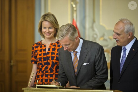 Le prince Philippe et la princesse Mathilde de Belgique reçus par le gouverneur de la province d'Istanbul le 16 octobre lors de leur visite officielle en Turquie, du 15 au 19 octobre 2012.