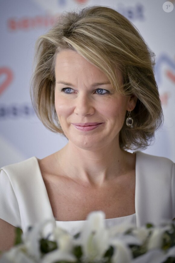 La princesse Mathilde de Belgique en visite dans une maison de repos d'Istanbul le 17 octobre, lors de sa visite officielle avec le prince Philippe en Turquie, du 15 au 19 octobre 2012.