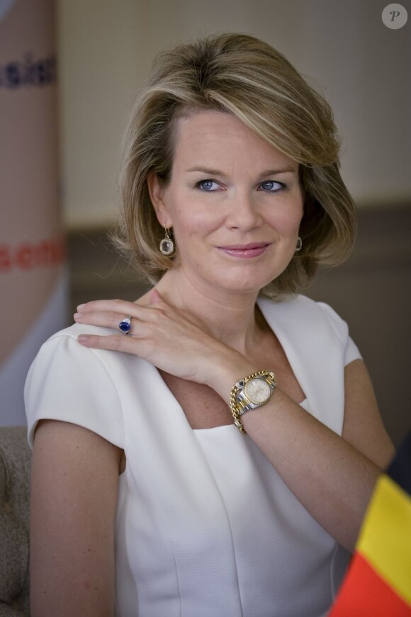 La princesse Mathilde de Belgique en visite dans une maison de repos d'Istanbul le 17 octobre, lors de sa visite officielle avec le prince Philippe en Turquie, du 15 au 19 octobre 2012.