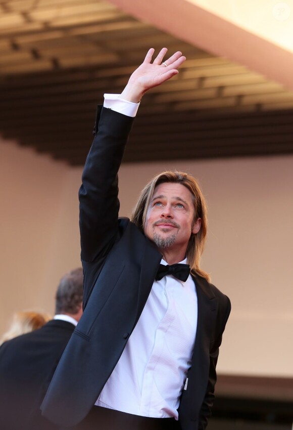 Brad Pitt lors de la montée des marches du film Killing Them Softly lors du Festival de Cannes 2012.