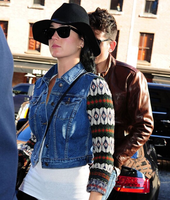 Katy Perry et John Mayer vont déjeuner au restaurant ABC Kitchen, le jour des 35 ans de John, à New York, le 16 octobre 2012.