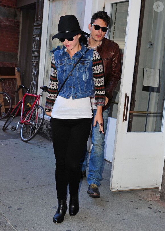 Katy Perry et John Mayer vont déjeuner au restaurant pour fêter l'anniversaire du chanteur à New York, le 16 octobre 2012.
