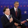 Barack Obama et Mitt Romney lors du deuxième débat télévisé pour l’élection présidentielle américaine le 17 octobre 2012.