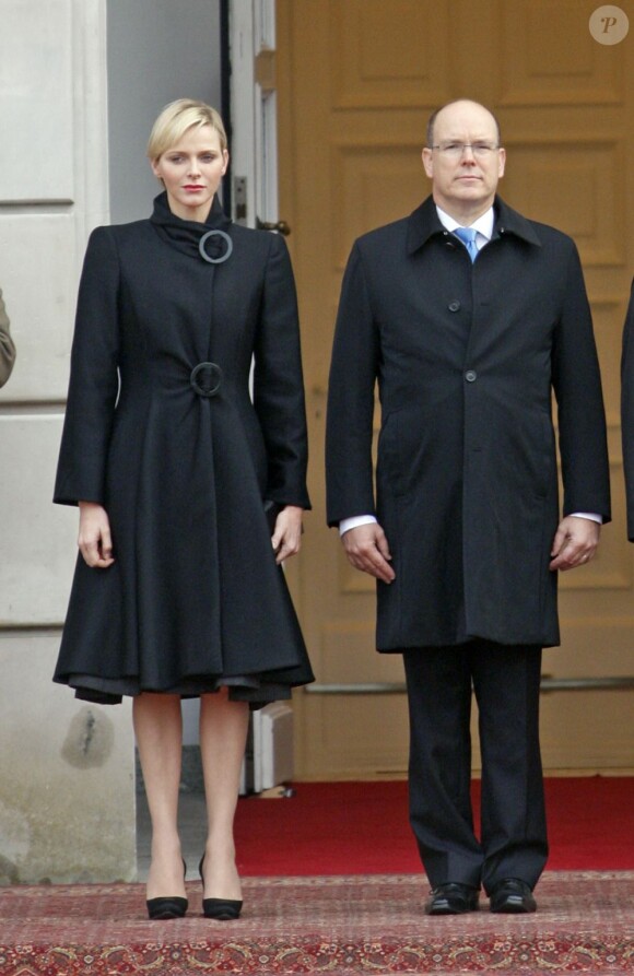 Le prince Albert II de Monaco et la princesse Charlene à Varsovie le 17 octobre 2012, au premier jour de leur visite officielle de trois jours en Pologne.